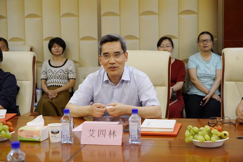 清华大学艾四林和北京大学康沛竹教授 莅临qy球友会指导(图7)
