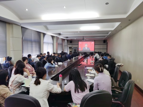 球友会全体思政课教师集中收看党的二十大开幕盛况(图1)