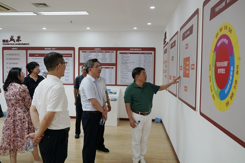 清华大学艾四林和北京大学康沛竹教授 莅临qy球友会指导(图2)