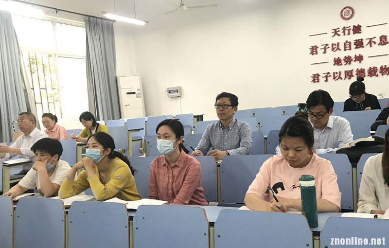 球友会党委书记汪继平深入思政课堂听公开课(图1)