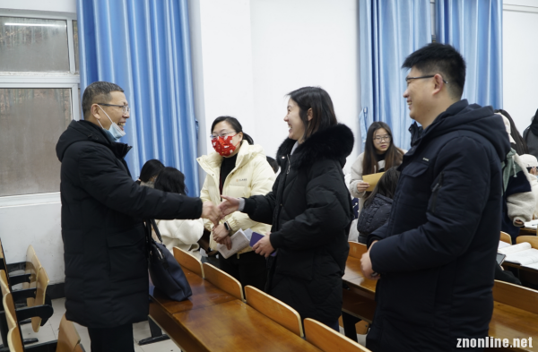 球友会党委书记汪继平一行深入课堂听思政课(图3)