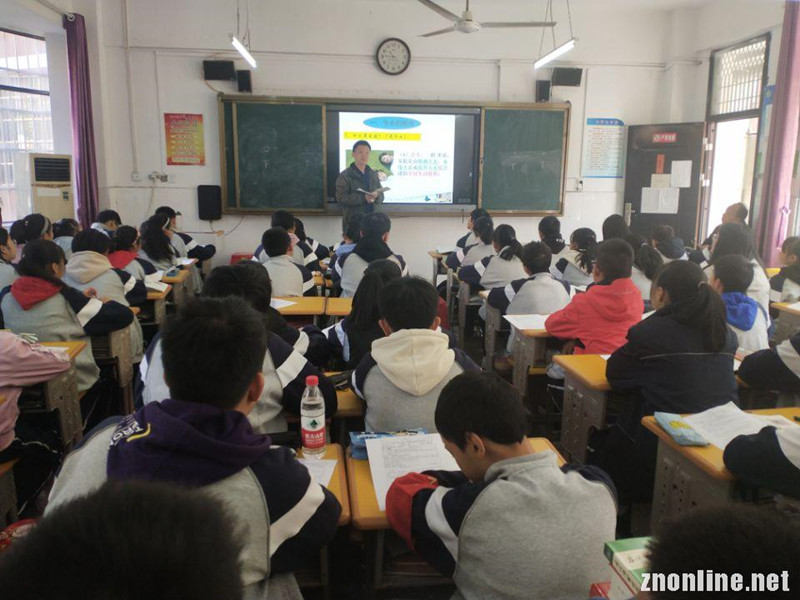 qy球友会大中小学思政课一体化建设研究中心教师赴江夏区两所中学听课座谈(图3)